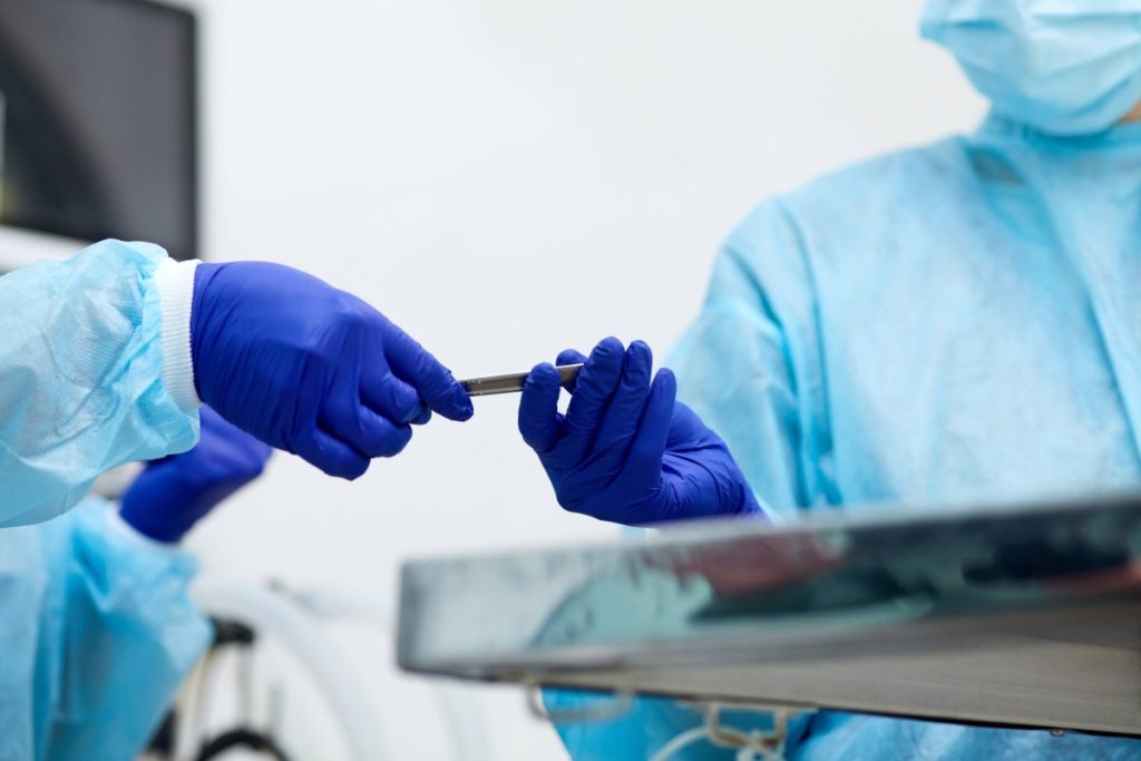 Kada implantas tampa būtinybe?
